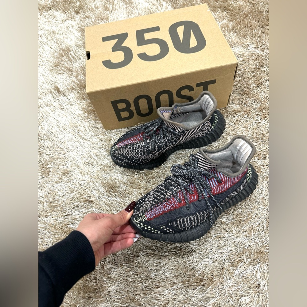 Yeezy women/men shoes Size 6 = U.S. Men's Size: 4.5